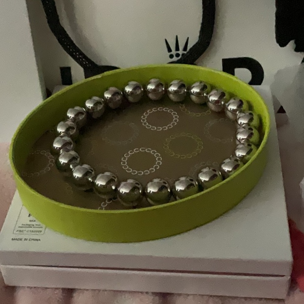 Women’s Stretch Bracelet with Silvertone Beads Size L/XL
